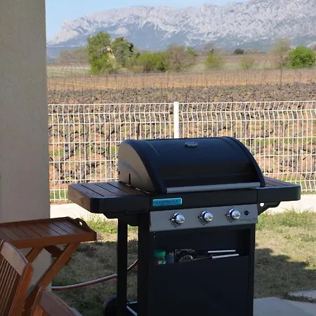 Vue Sainte Victoire, Proche Aix-en-provence Apartment *